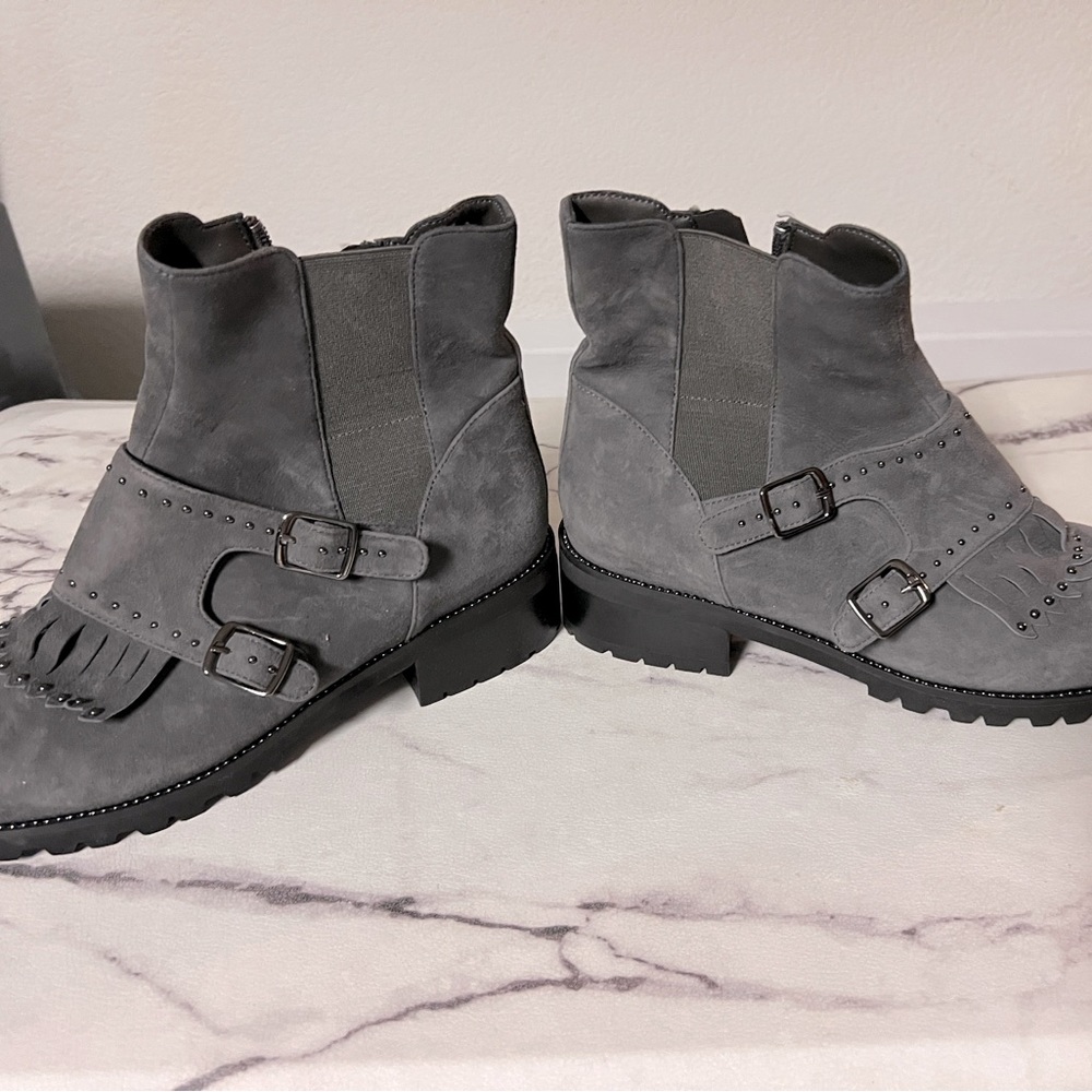 Perfect gray ankle boot!